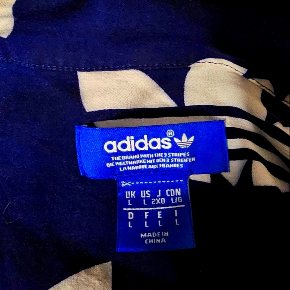 Adidas linen Hawaiian button up - Picture 2 of 2